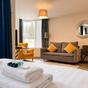 4* Aparthotel Broc House